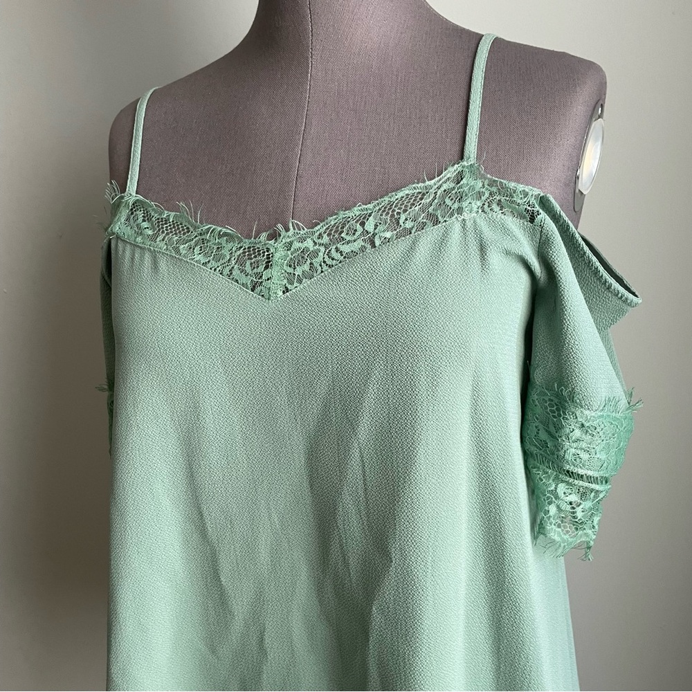 Paper crane pastel green cold shoulder top size small - Picture 3 of 8